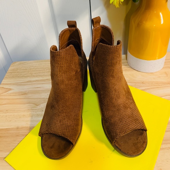 Universal Thread Peep Toe Ankle Boots - Picture 3 of 11